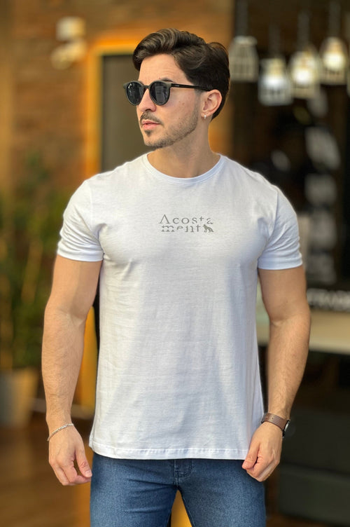 Camiseta Textura Branca com Logo Acostamento